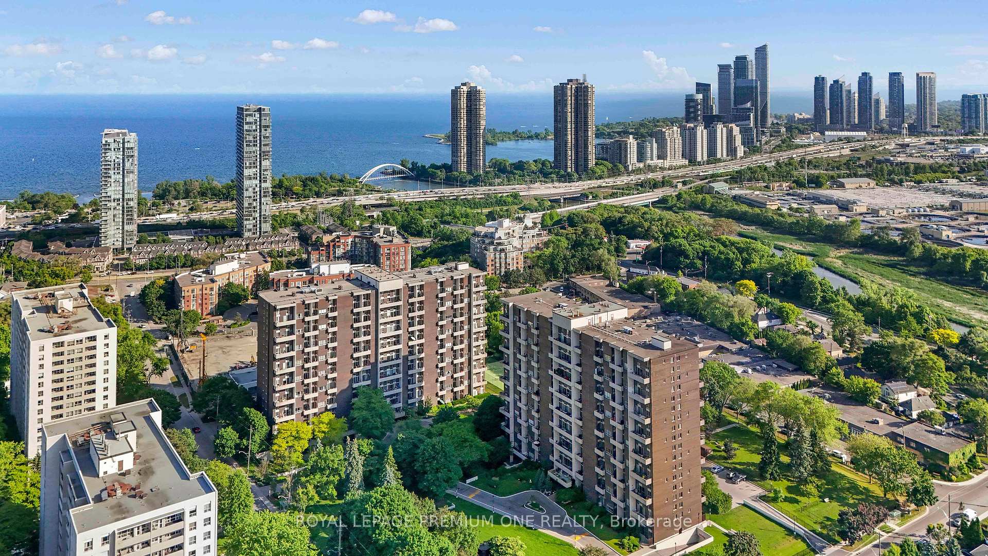 3 Bedrooms Condo at 60 Southport, Toronto For sale