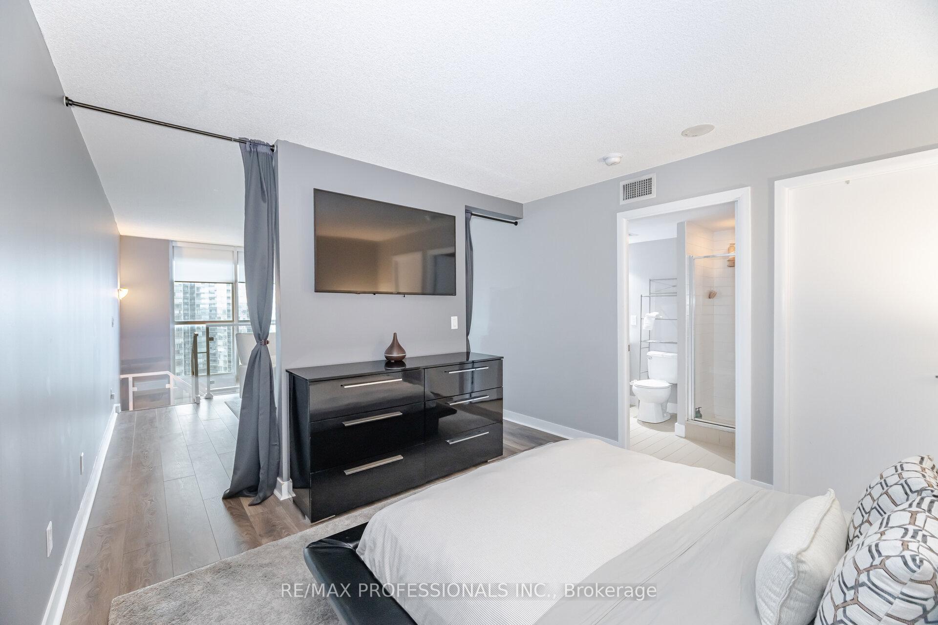 2 Bedrooms Condo at 155 Legion, Toronto For sale