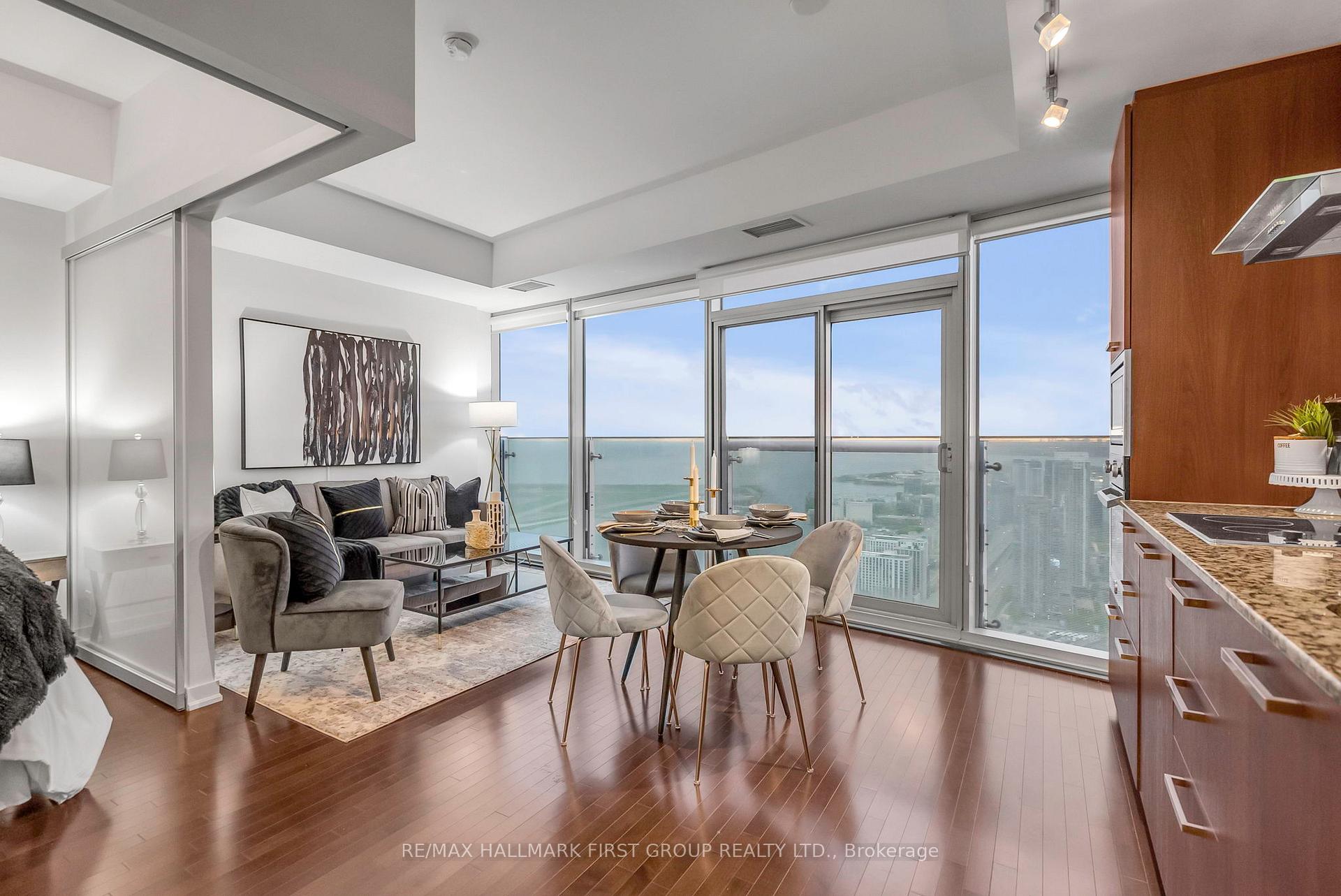 2 Bedrooms Condo at 12 York, Toronto For sale