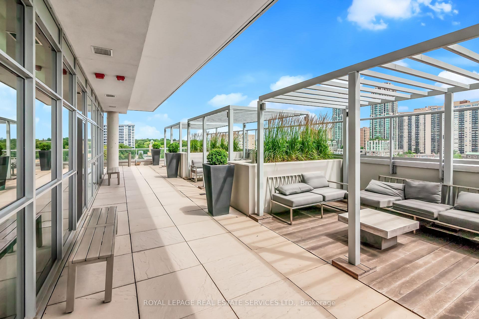 3 Bedrooms Condo at 501 St Clair, Toronto For sale