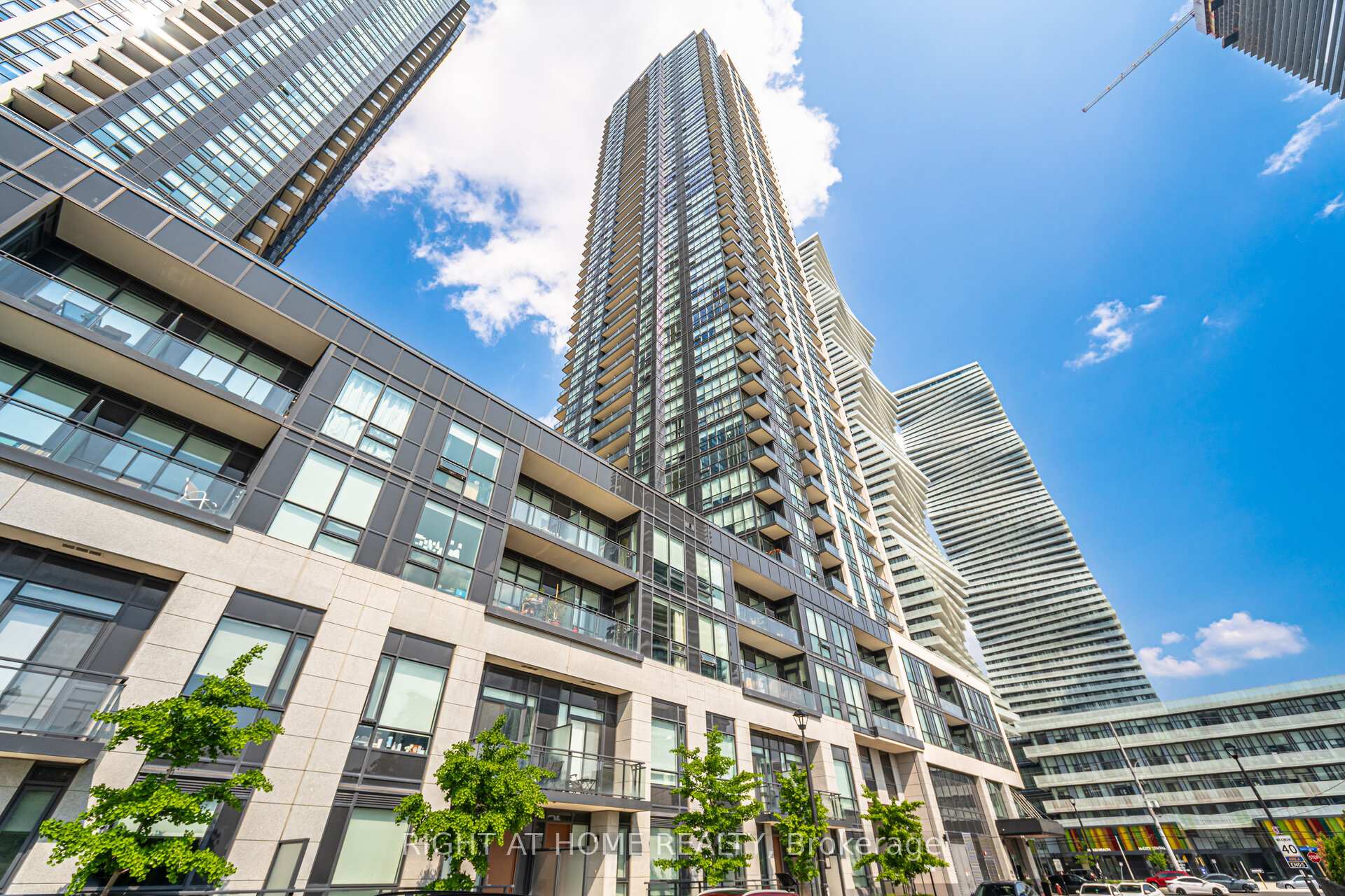 2 Bedrooms Condo at 4011 Brickstone, Mississauga For sale