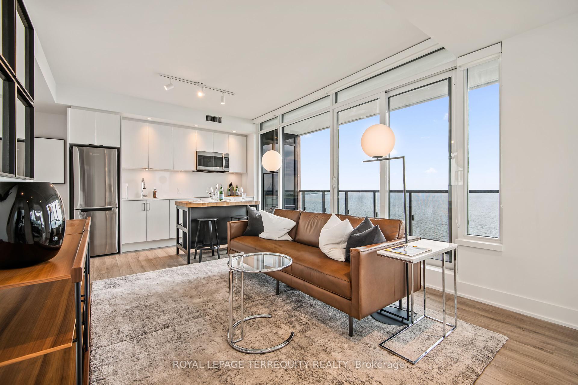 3 Bedrooms Condo at 1926 Lake Shore, Toronto For sale