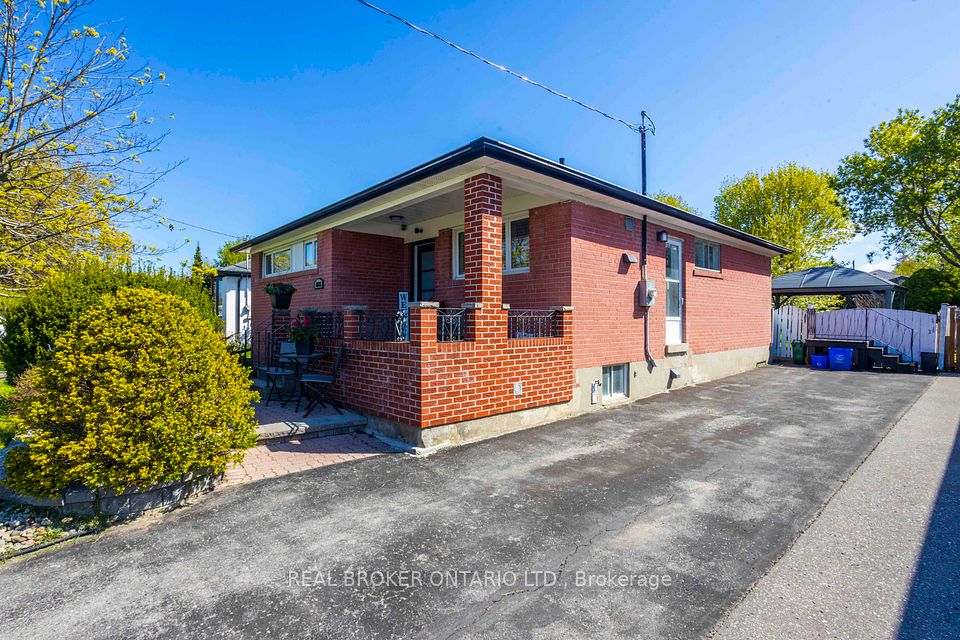 1005 Walton