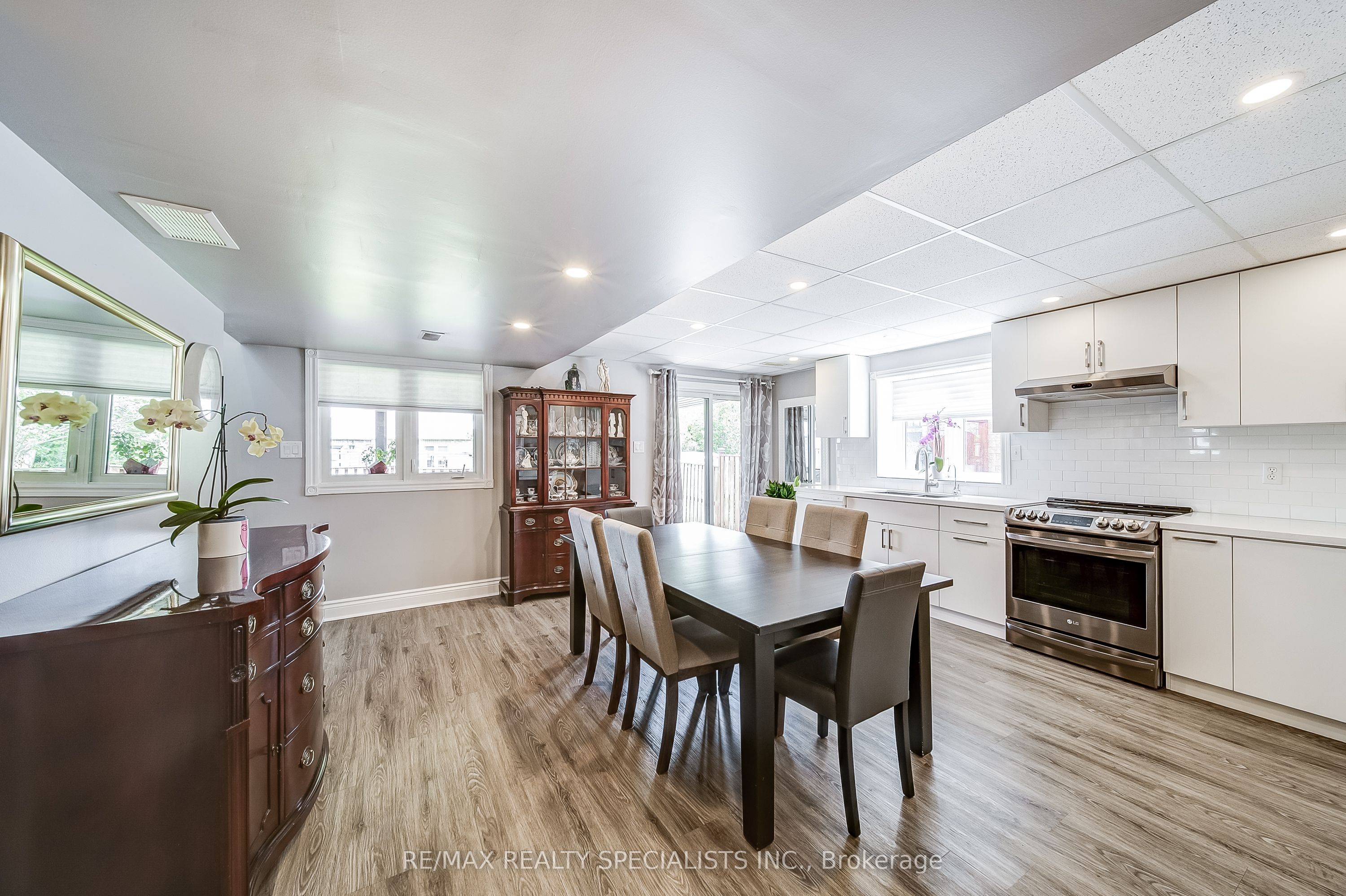 8 Wyman Crescent