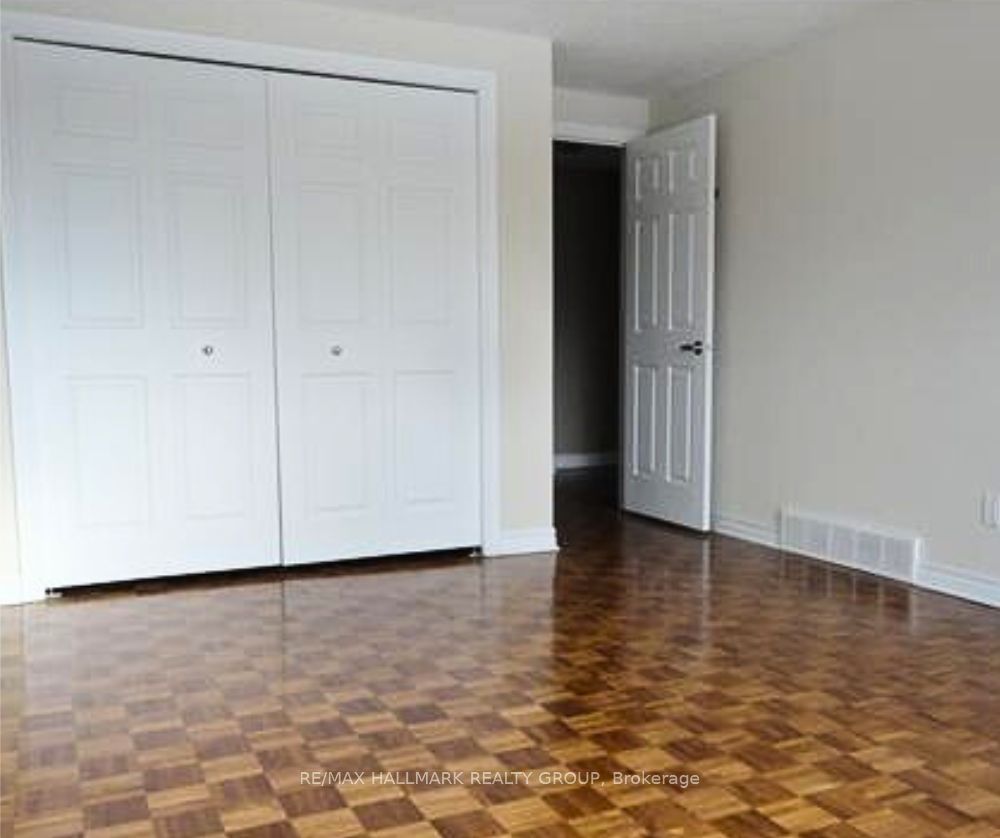 235 Ridgepark Private, MeadowlandsCrestviewandArea, ON K2G 1H1