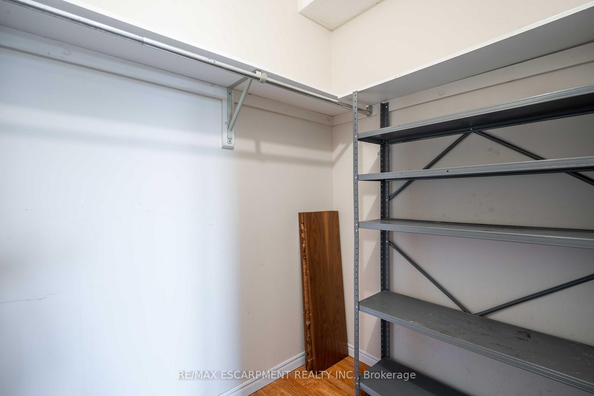 2 Bedrooms Condo at 416 Limeridge, Hamilton For sale