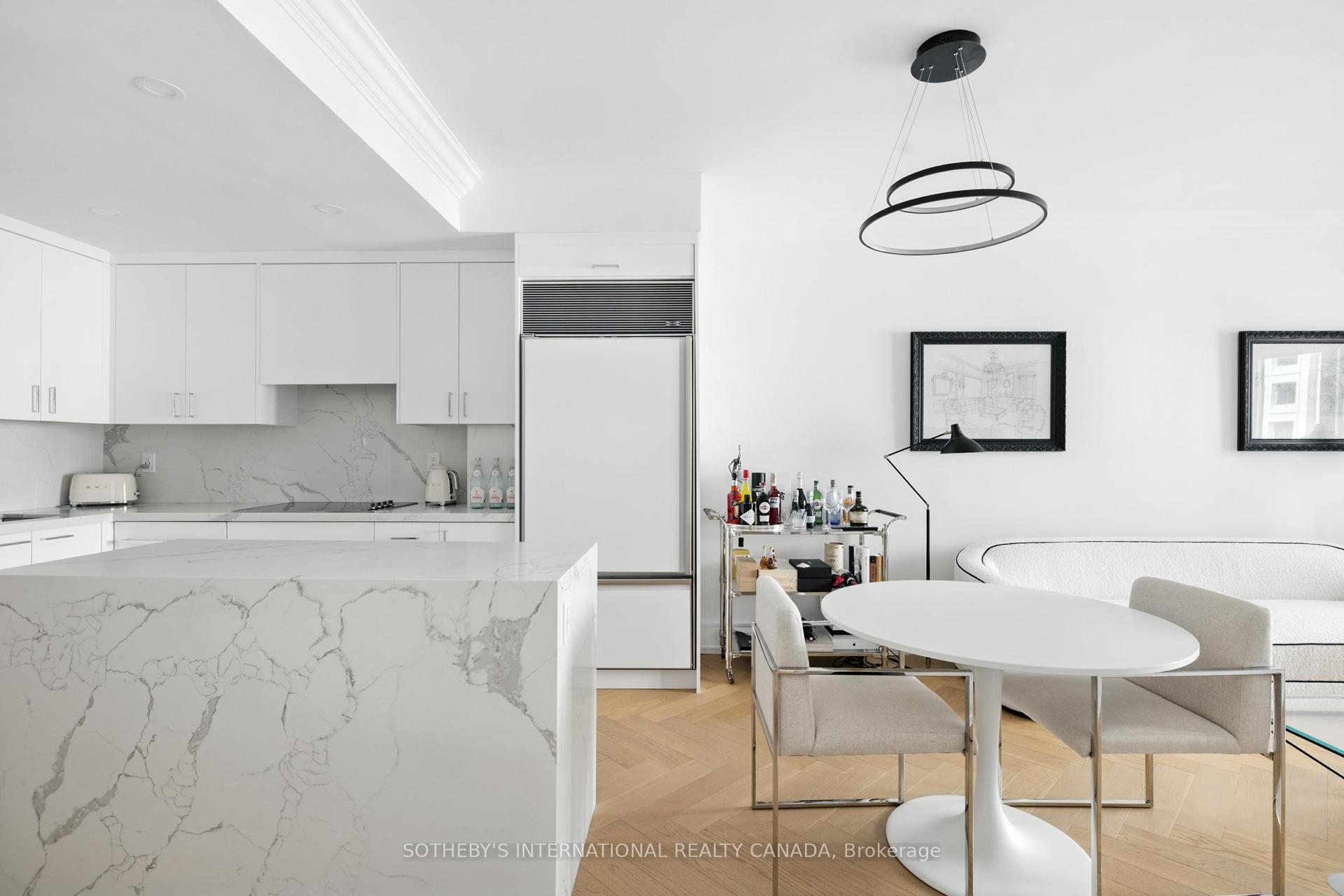 2 Bedrooms Condo at 10 Bellair, Toronto For sale