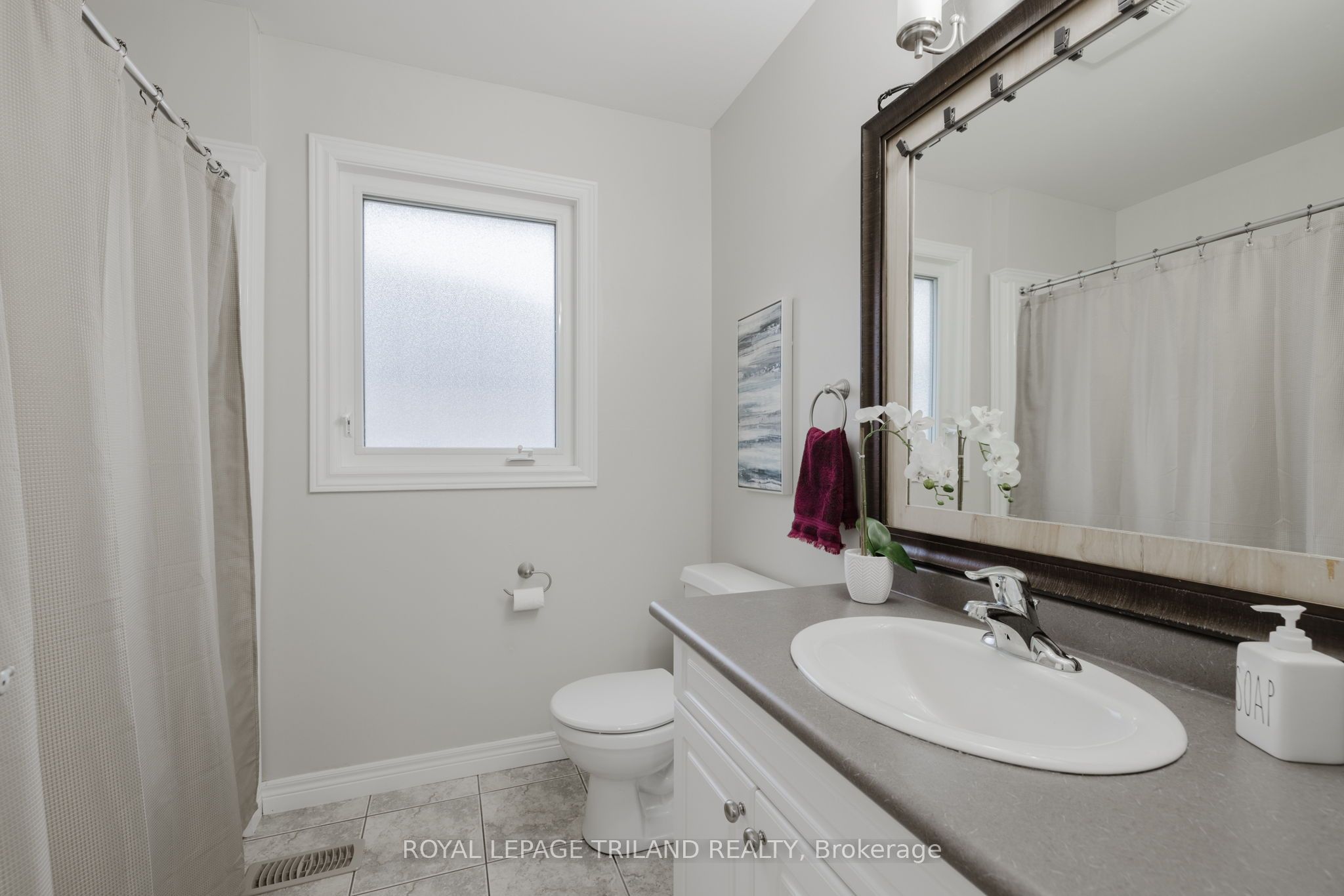 711 Springwood Crescent
