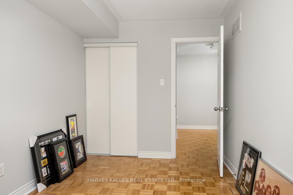 18 Clark Avenue W 64
