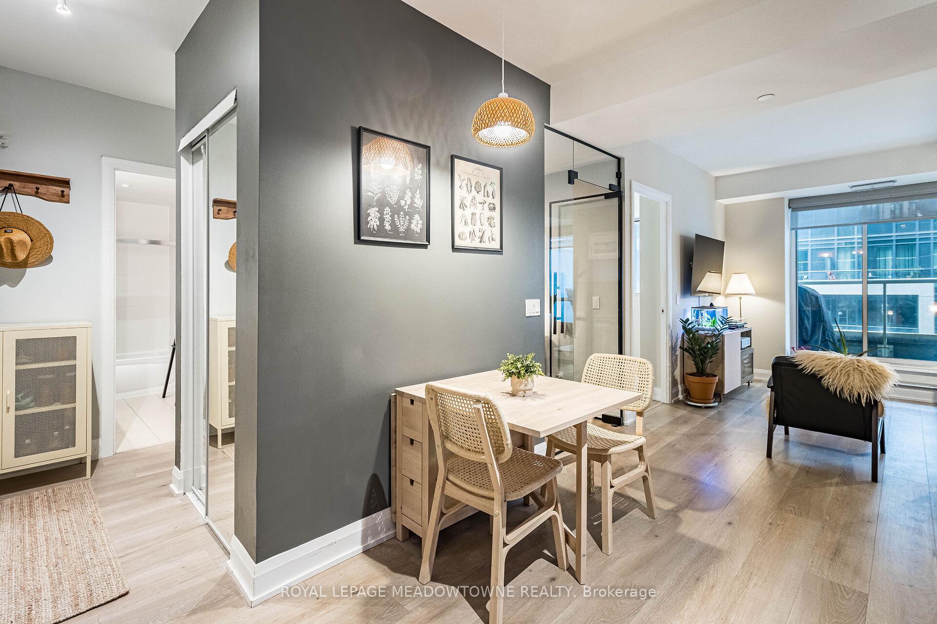 2 Bedrooms Condo at 110 Marine Parade, Toronto For sale