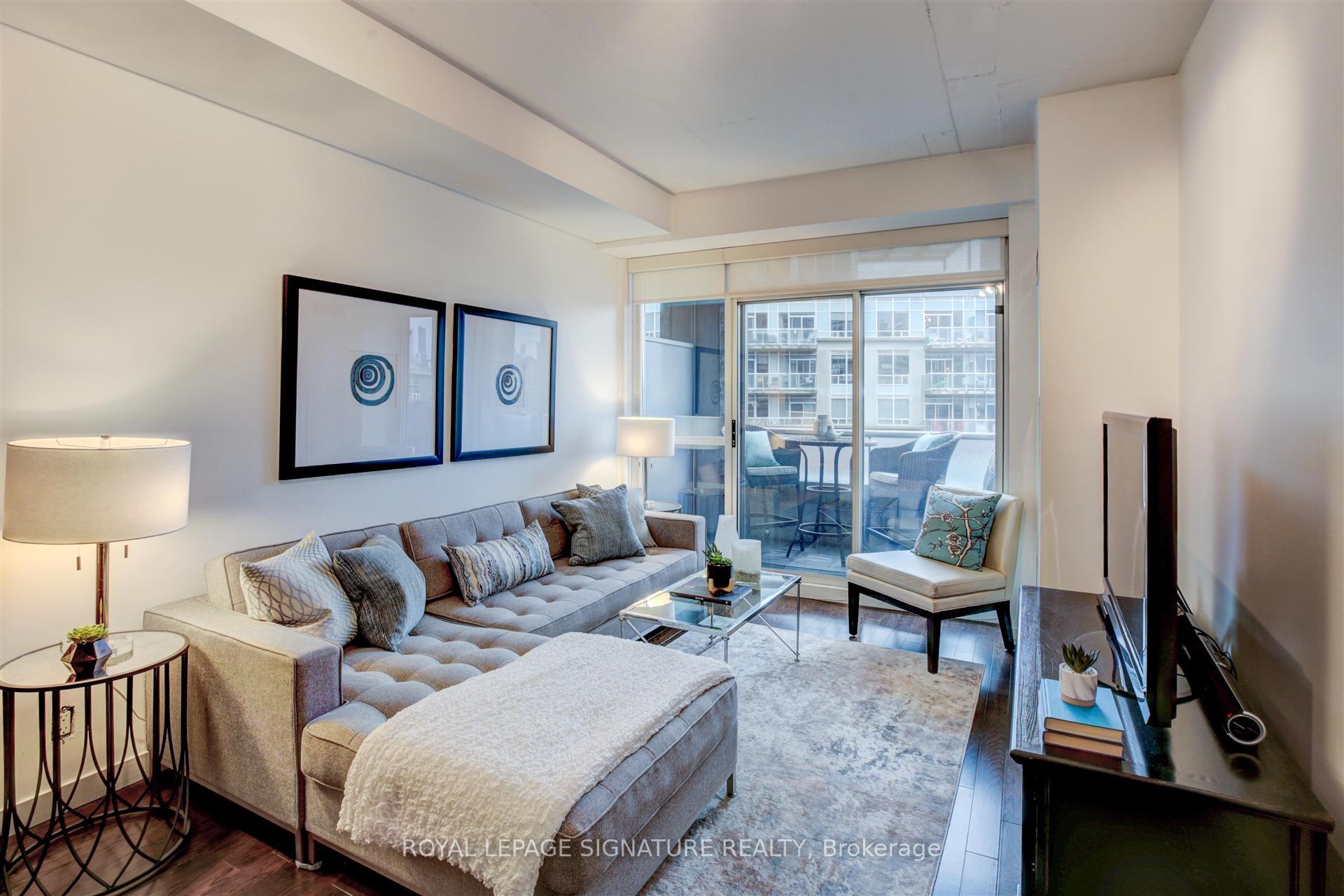 2 Bedrooms Condo at 1 Shaw, Toronto For sale