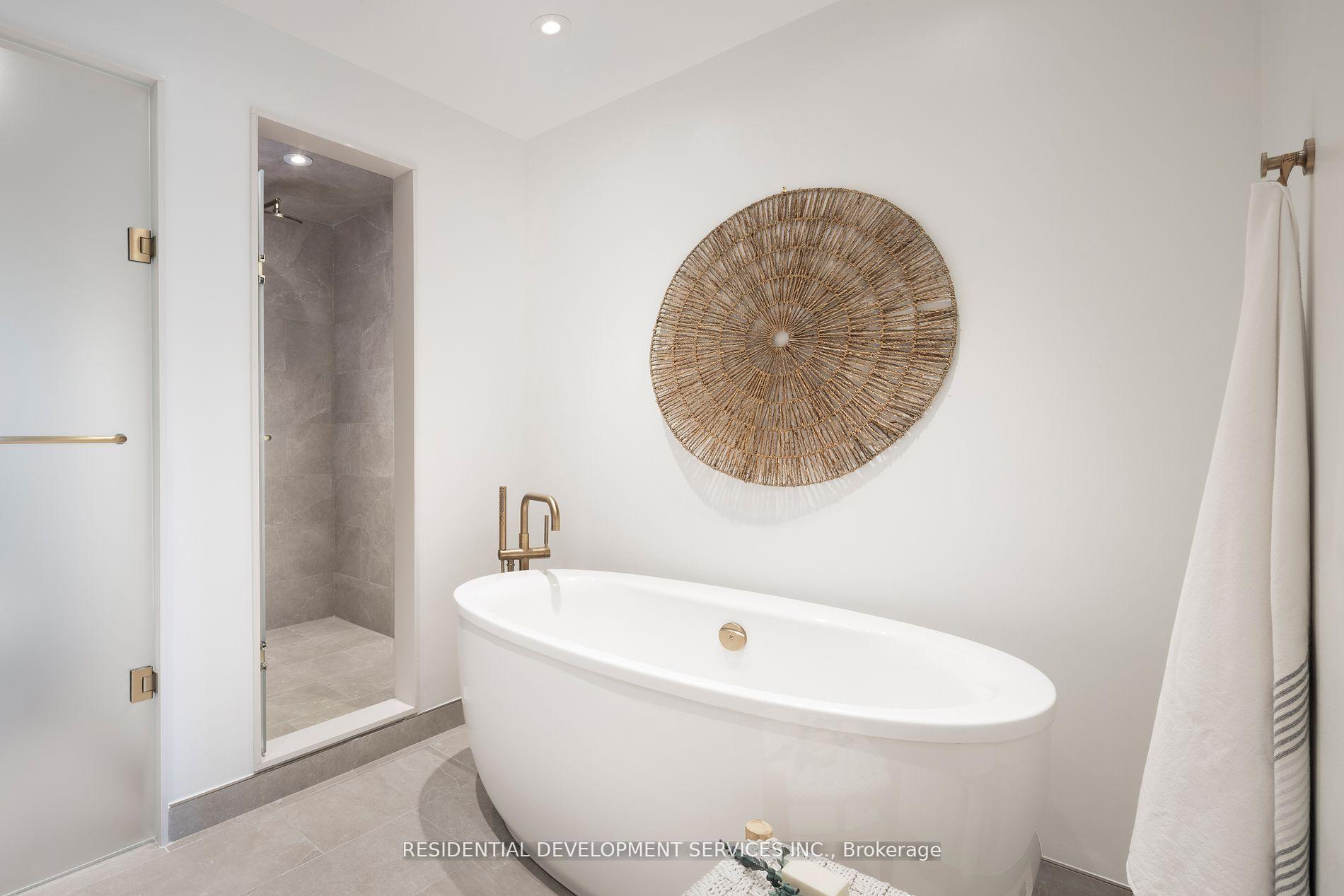 2 Bedrooms Condo at 1 Strathgowan, Toronto For sale