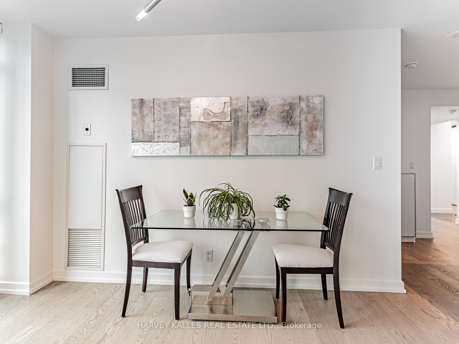 381 Front Street W 1810