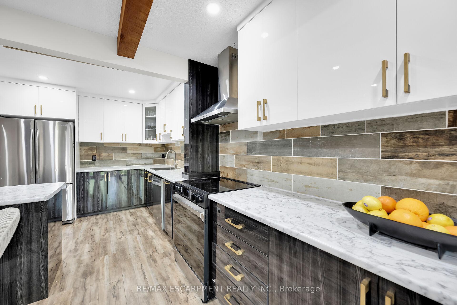 4 Bedrooms Condo at 134 Terni, Hamilton For sale