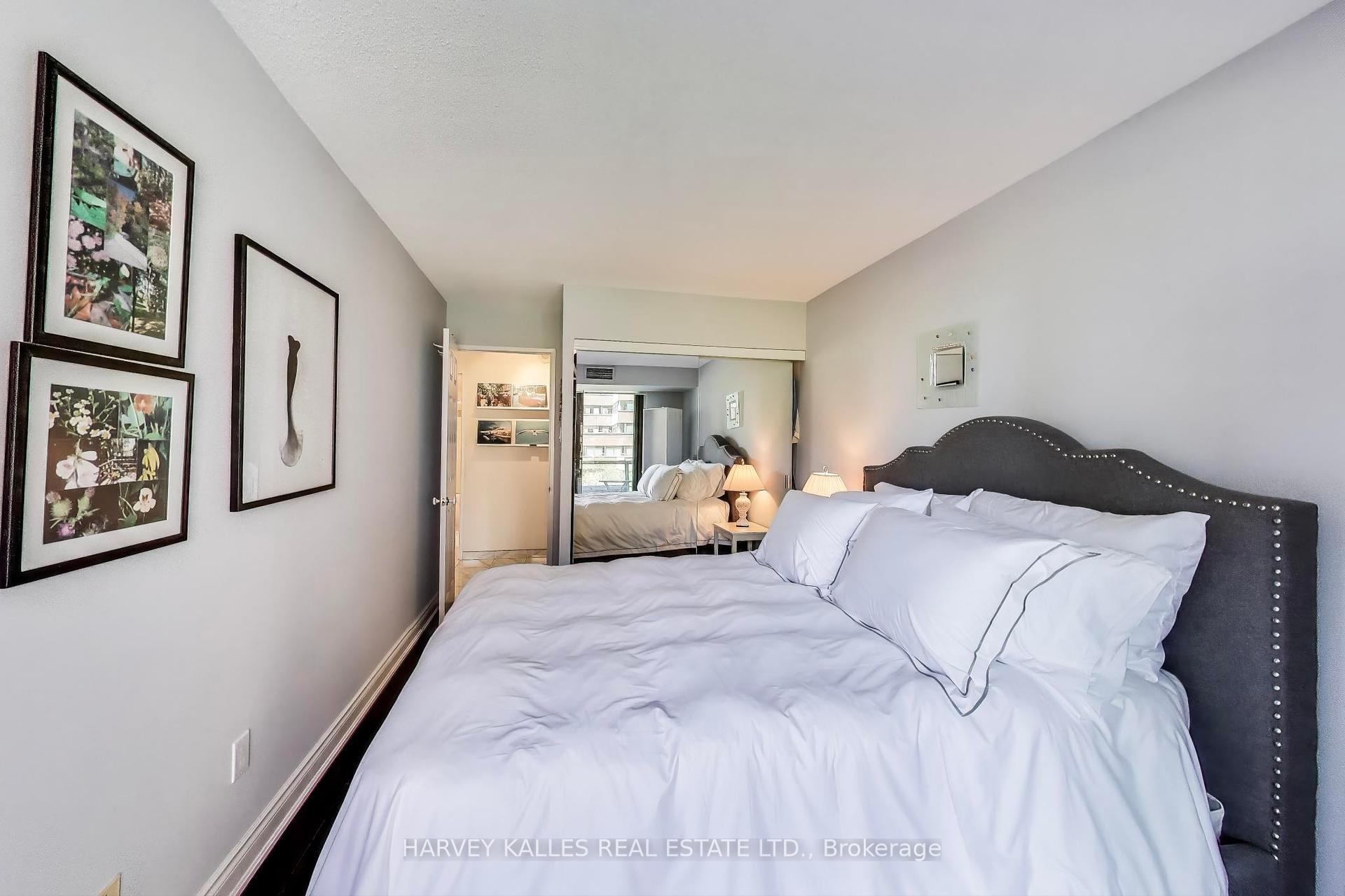 2 Bedrooms Condo at 33 Elmhurst, Toronto For sale