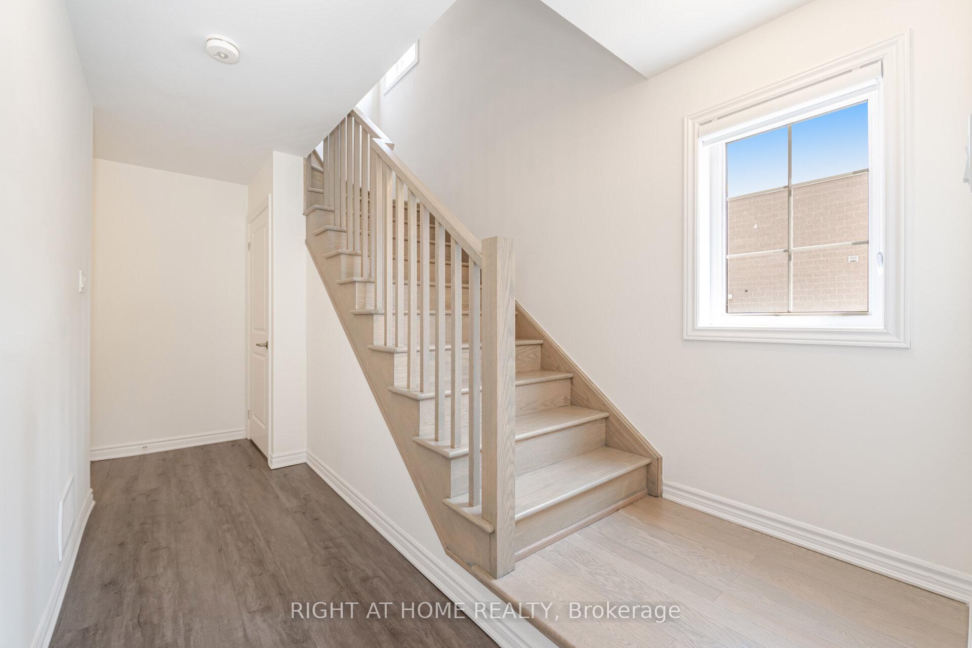2 Bedrooms Condo at 305 Garner, Hamilton For sale