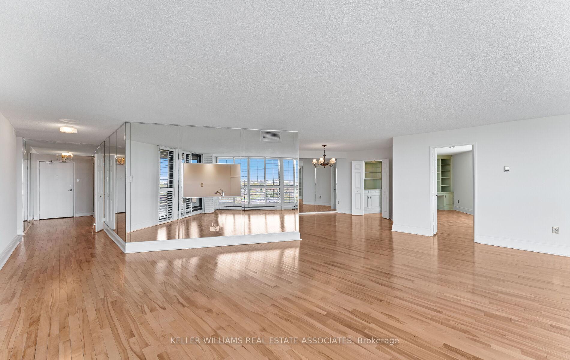 3 Bedrooms Condo at 2010 Islington, Toronto For sale