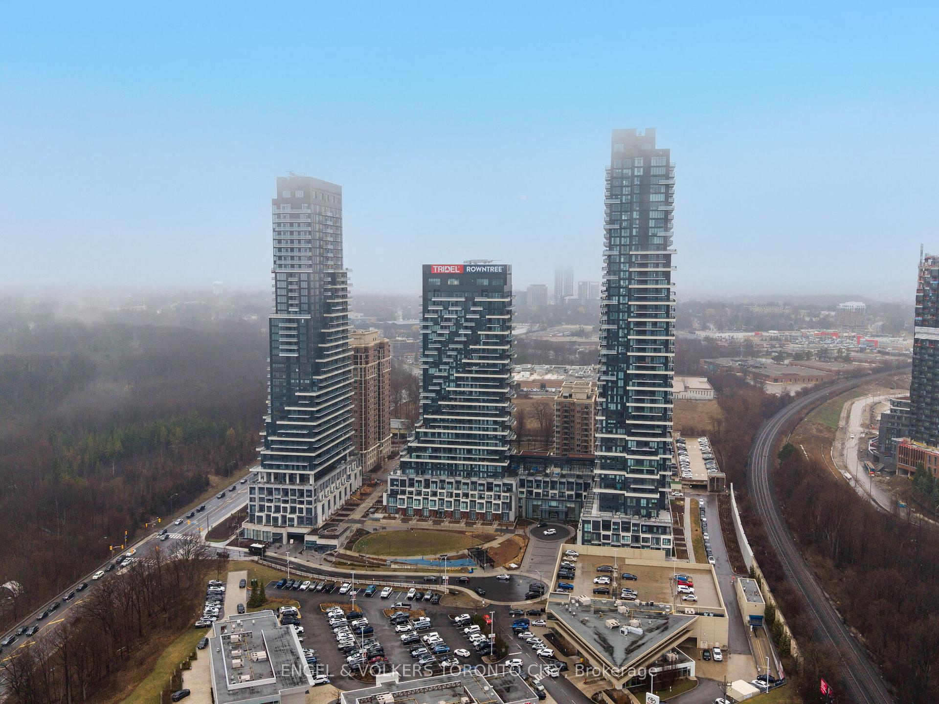4 Bedrooms Condo at 30 Inn On The Park, Toronto For sale