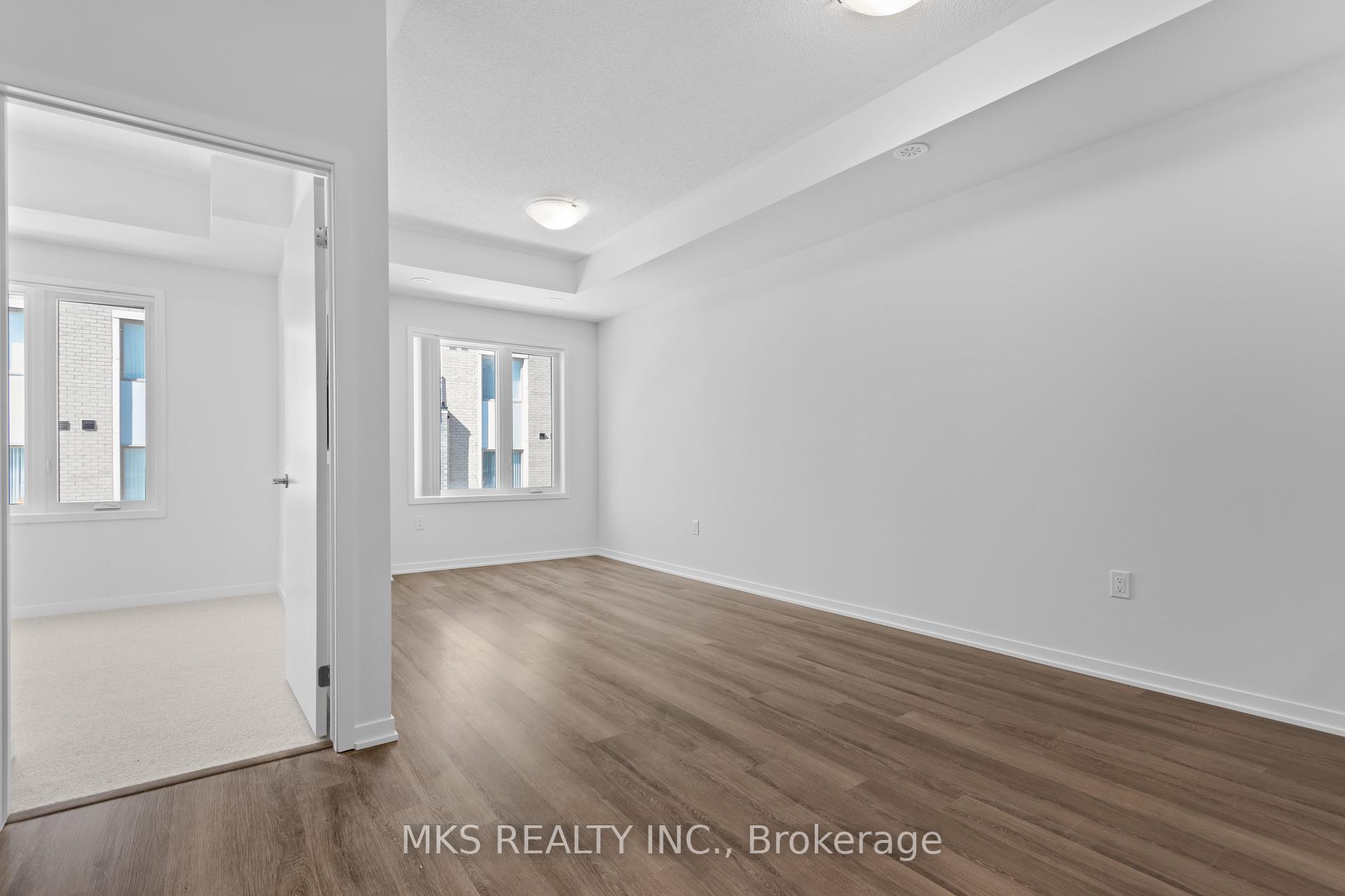 3 Bedrooms Condo at 121 Honeycrisp,  Vaughan For sale