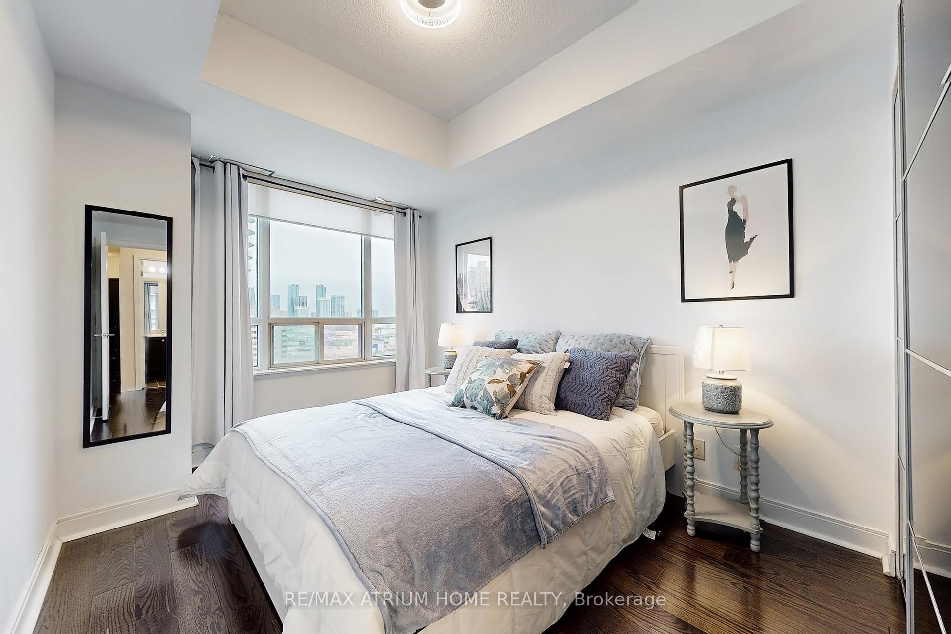 2 Bedrooms Condo at 80 Absolute, Mississauga For sale