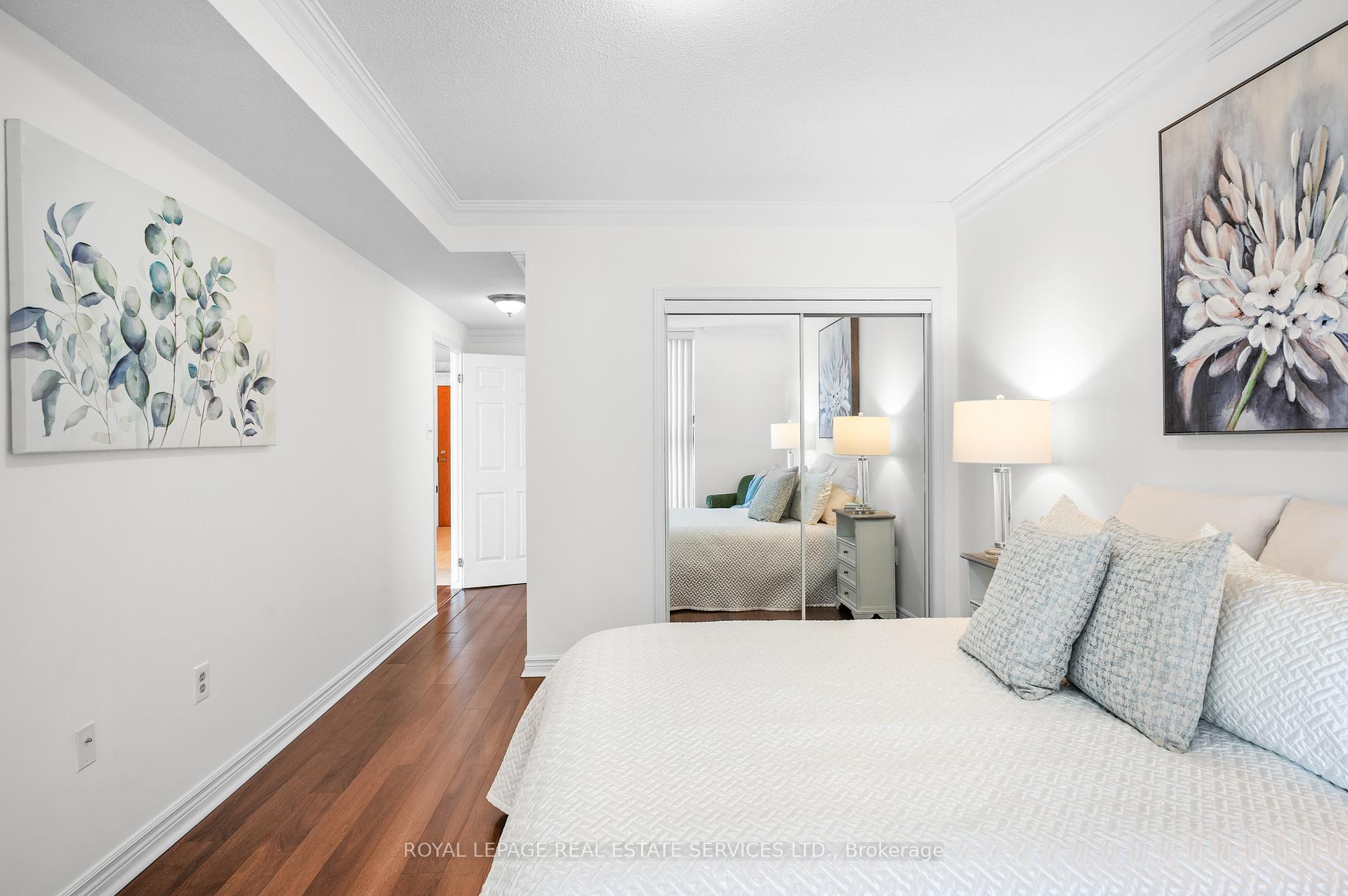 2 Bedrooms Condo at 102 Bronte,  Oakville For sale