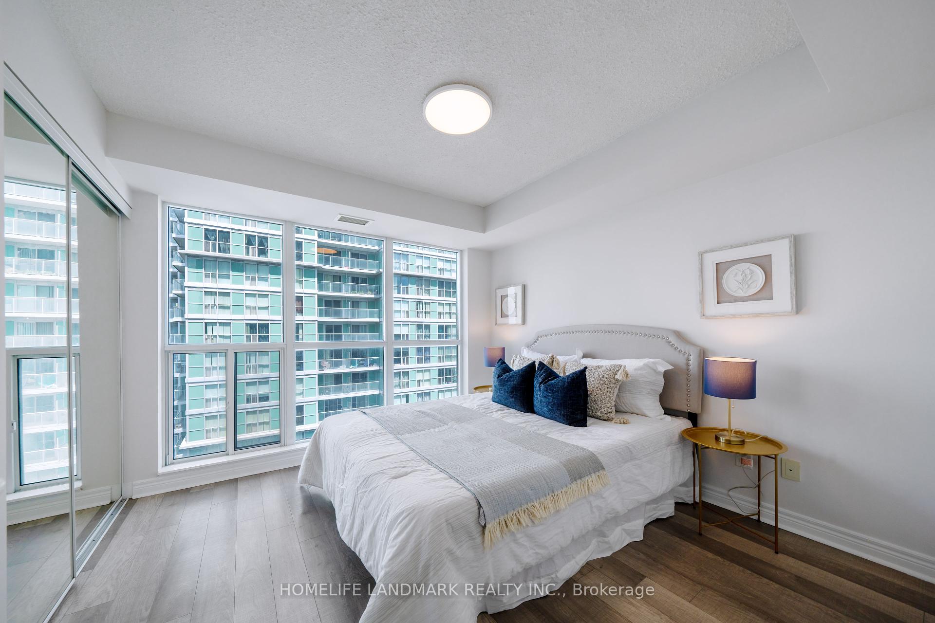 2 Bedrooms Condo at 50 Town Centre, Toronto For sale