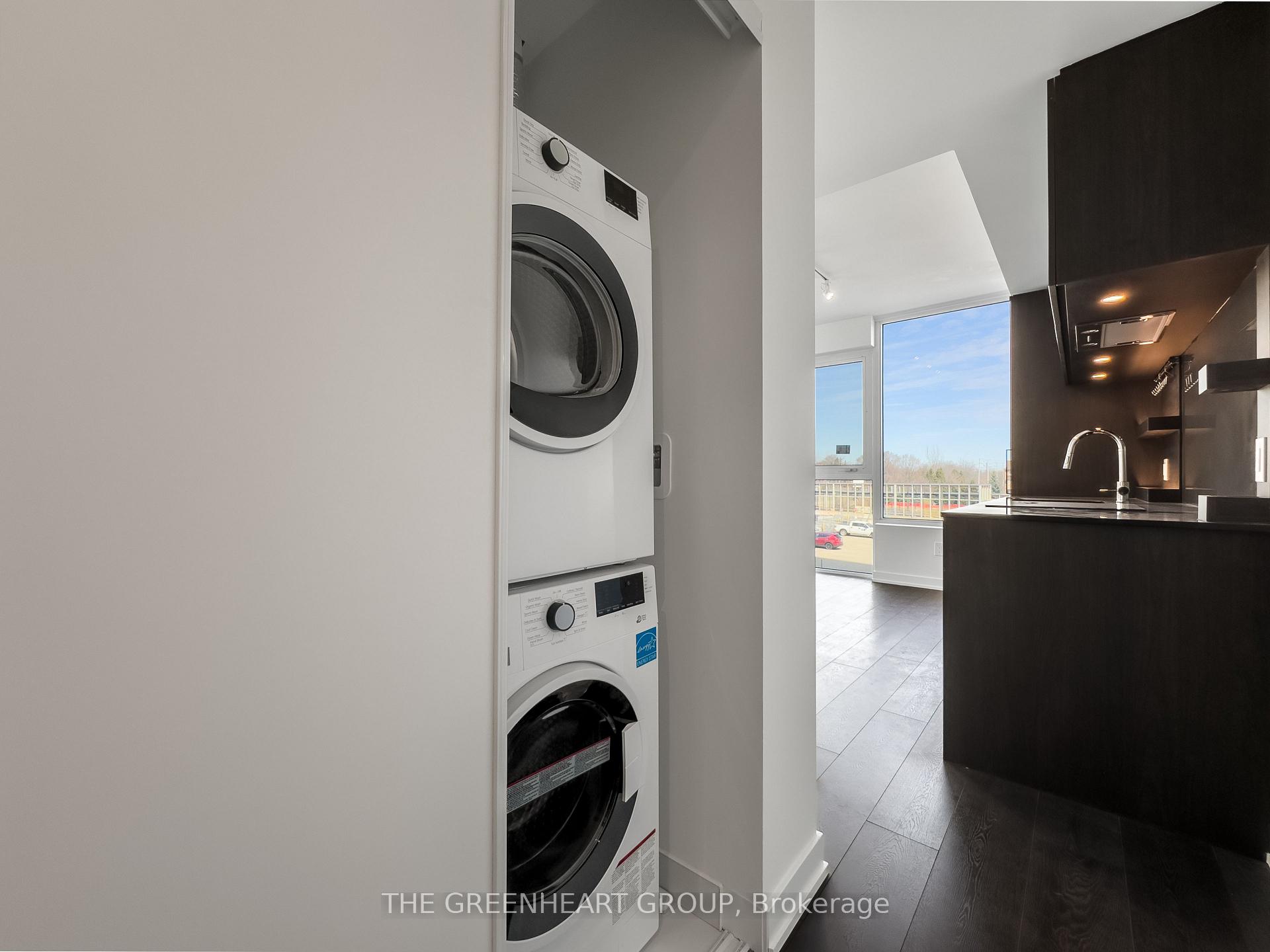 2 Bedrooms Condo at 28 Ann,  Mississauga For sale