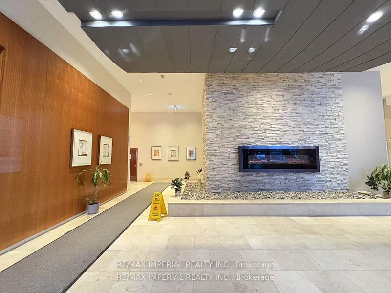 220 Burnhamthorpe