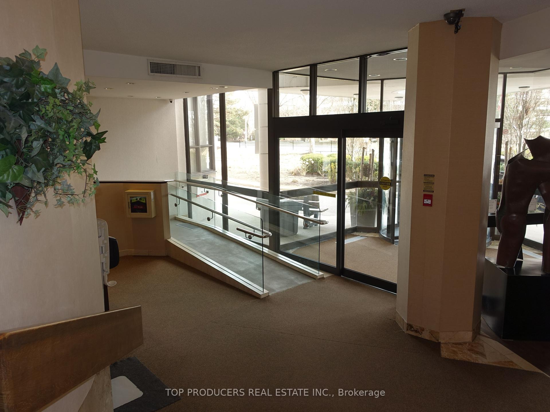 2 Bedrooms Condo at 1333 Bloor,  Mississauga For sale
