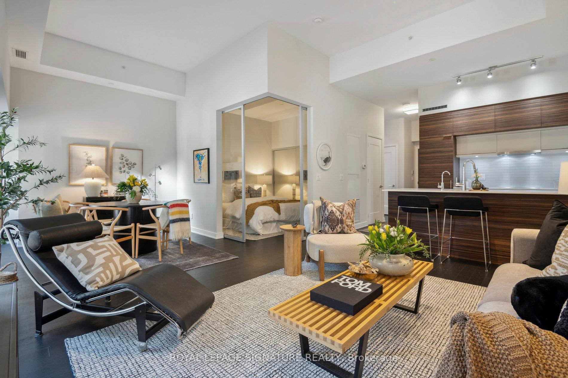 2 Bedrooms Condo at 88 Scott, Toronto For sale