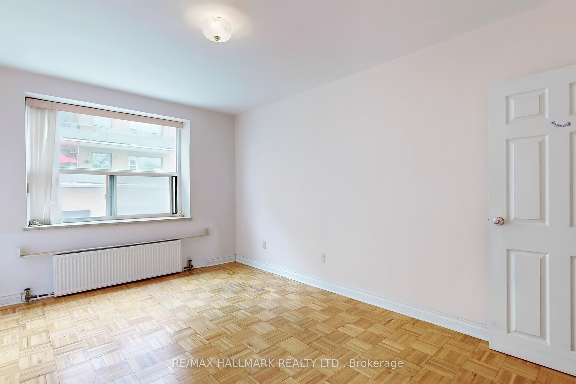 2 Bedrooms Condo at 50 Gulliver, Toronto For sale