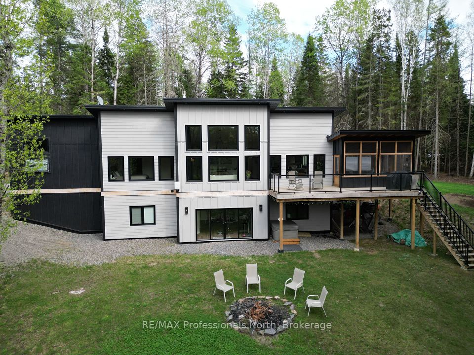 1086 Stothart Creek Road