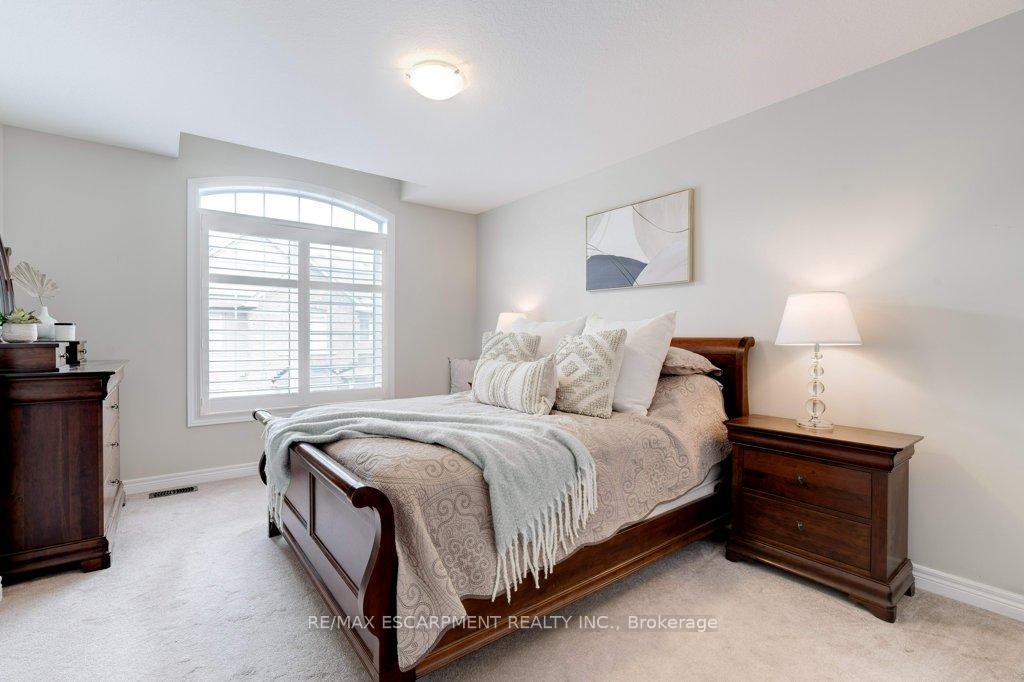 2 Bedrooms Condo at 257 Parkside, Hamilton For sale