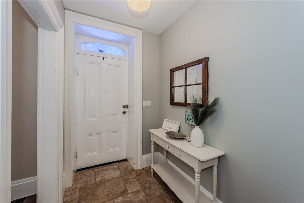 245 Hill Street W