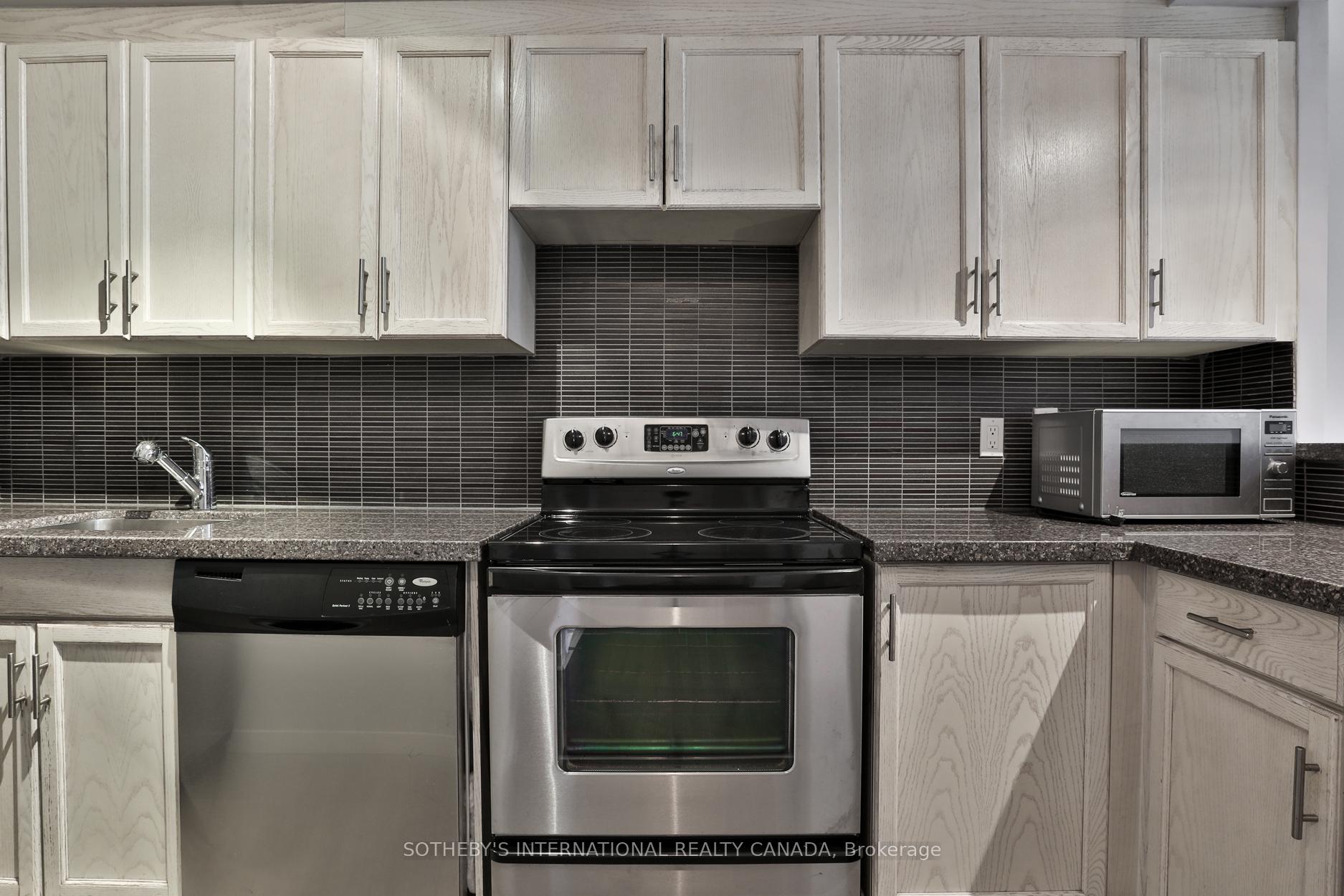 2 Bedrooms Condo at 284 Bloor, Toronto For sale