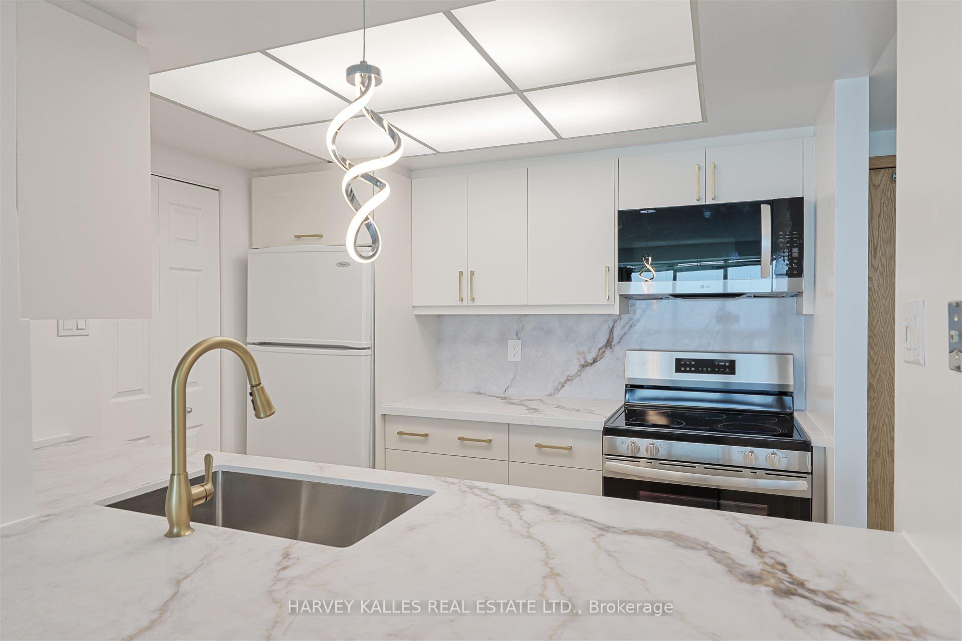 99 Harbour Square 2506