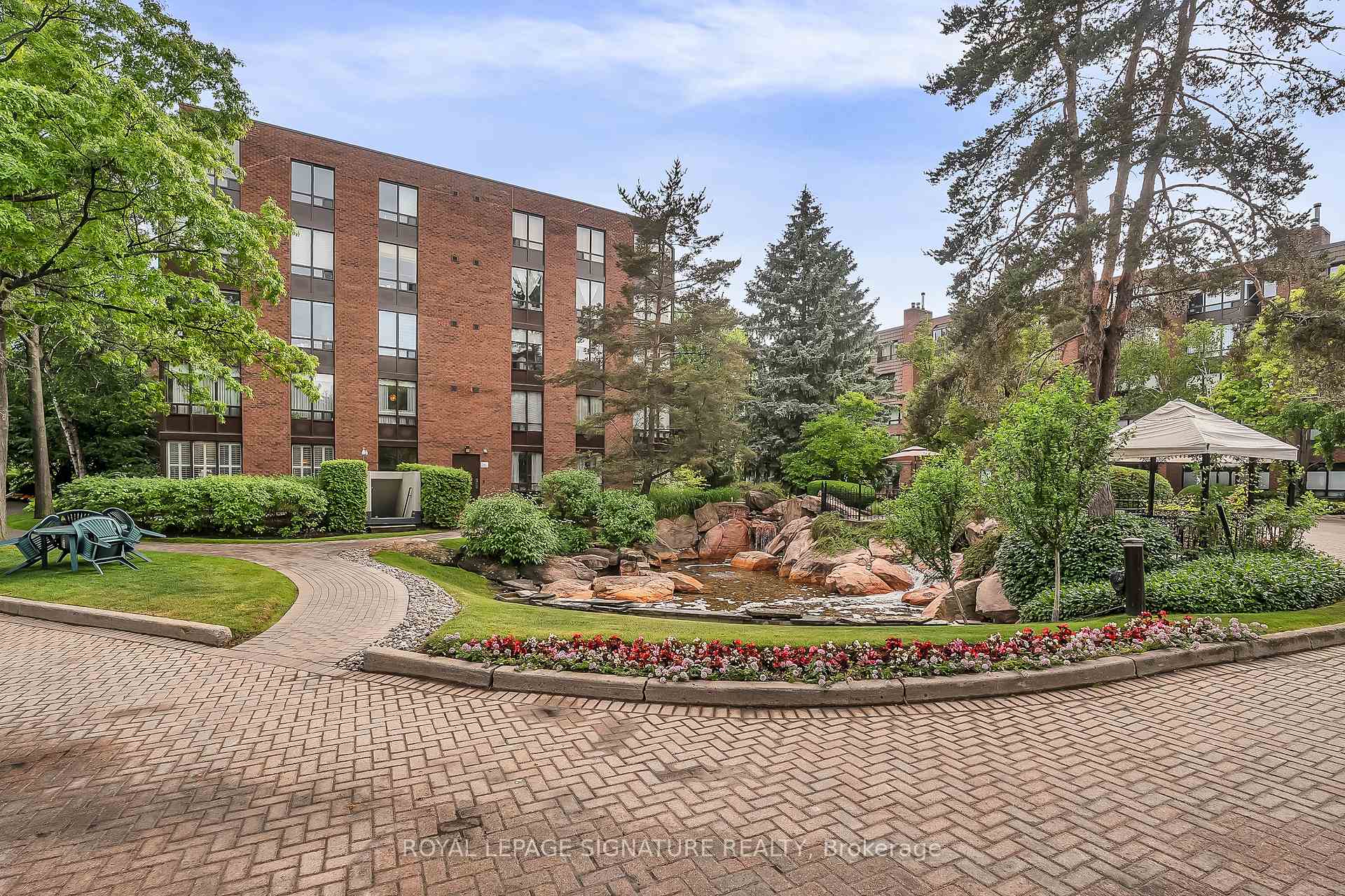 2 Bedrooms Condo at 245 The Donway, Toronto For sale