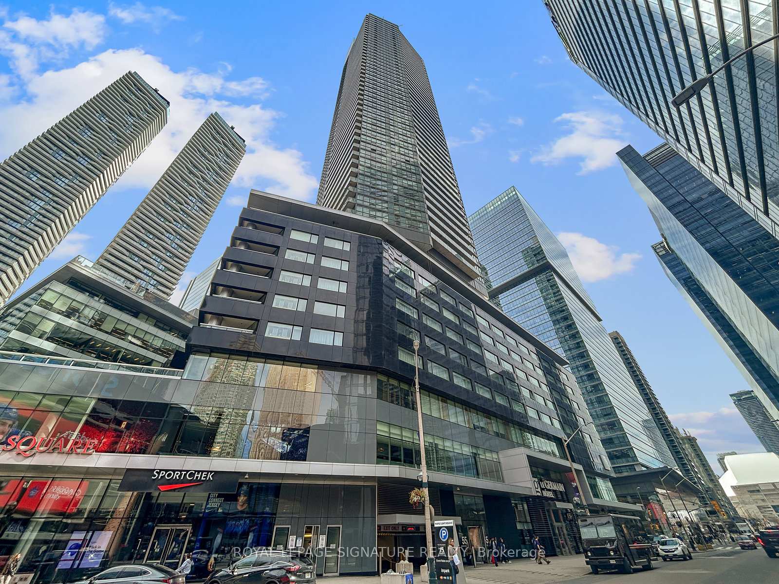 3 Bedrooms Condo at 65 Bremner, Toronto For sale