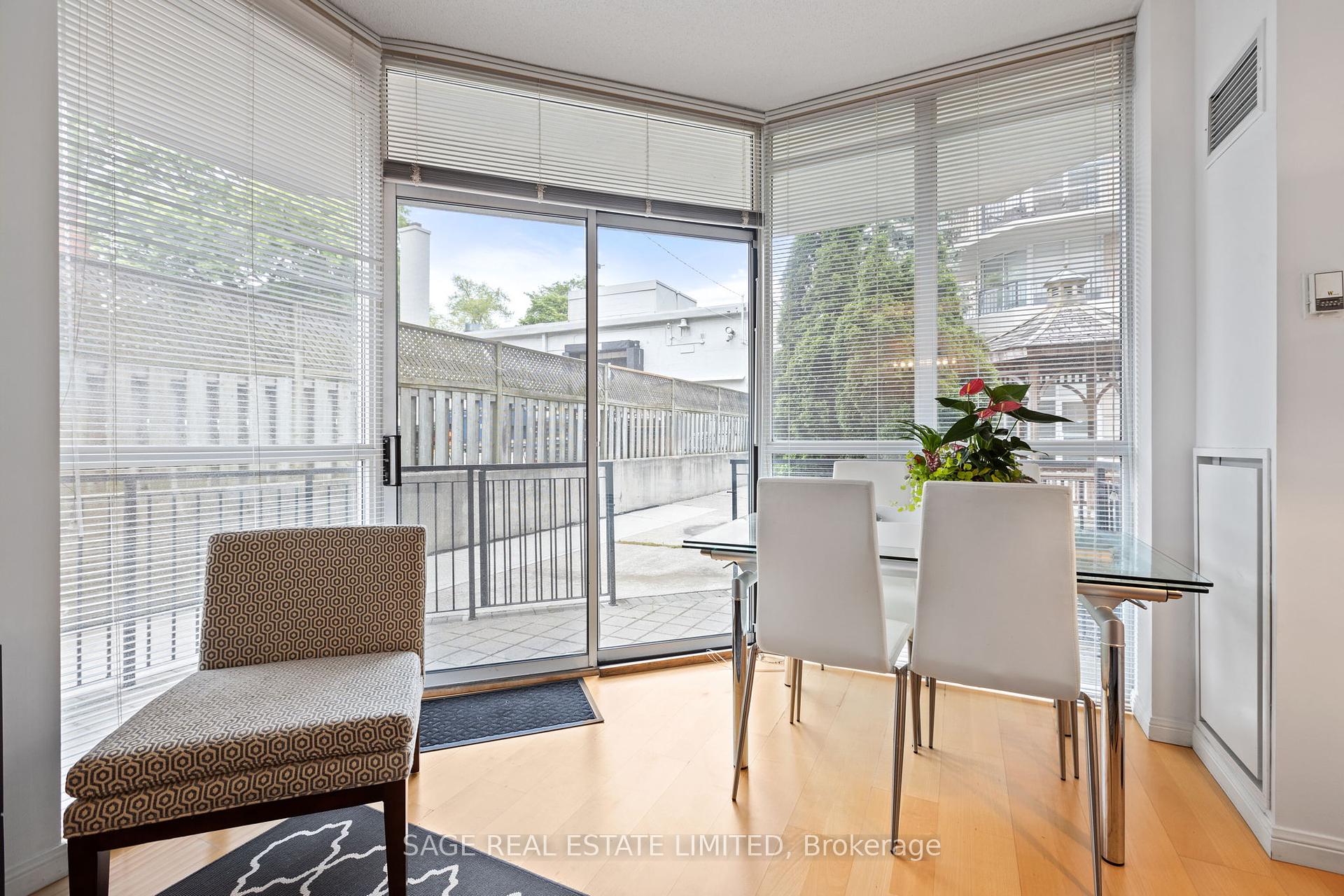 2 Bedrooms Condo at 55 Lorindale, Toronto For sale