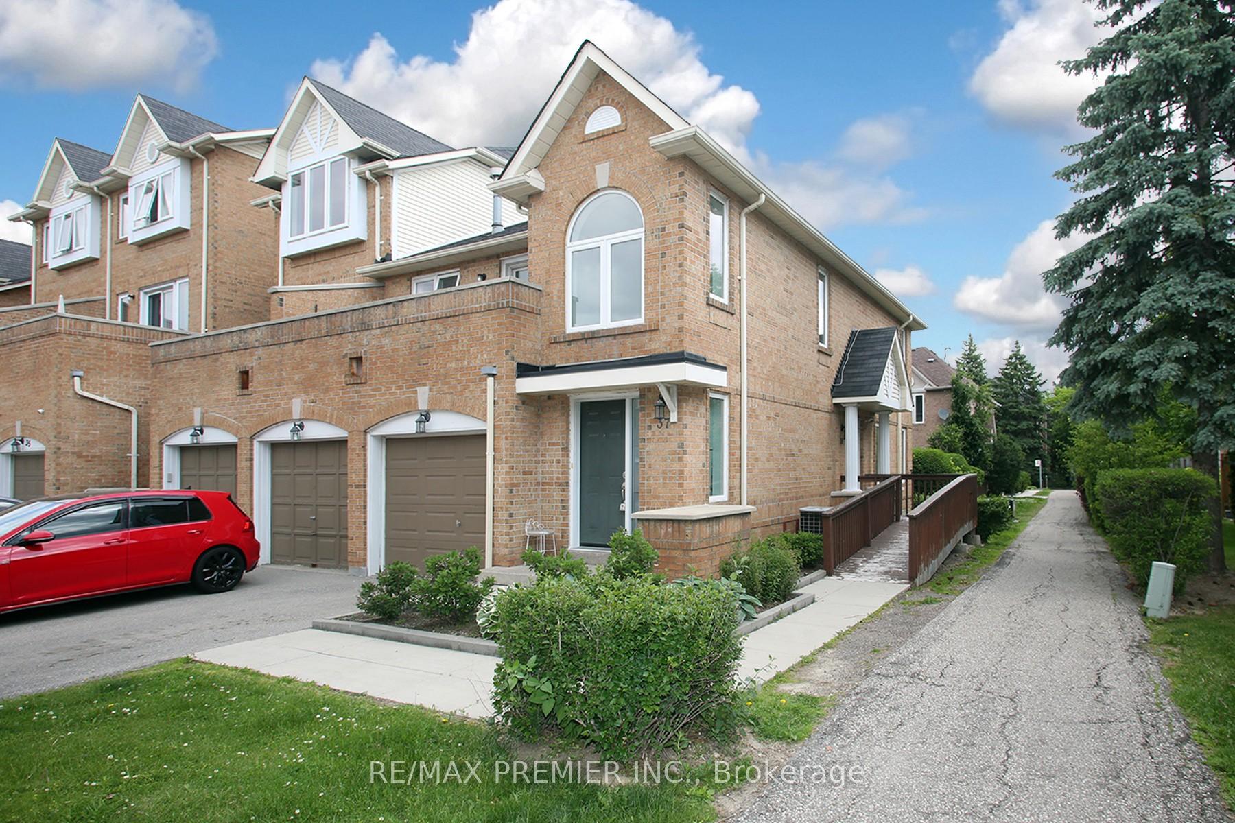 3 Bedrooms Condo at 45 Bristol, Mississauga For sale