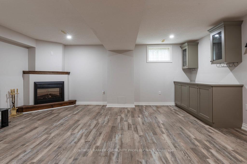 2 Bedrooms Condo at 130 Southbrook, Hamilton For sale