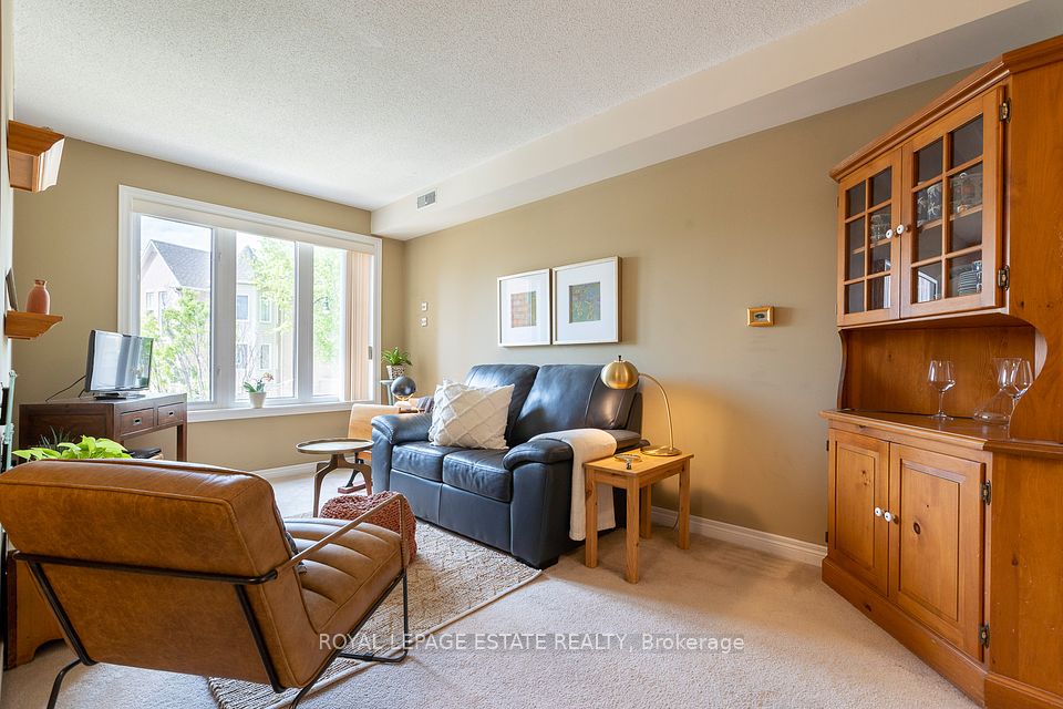 #201 - 76 Aerodrome Crescent, Toronto, ON M4G 4J1