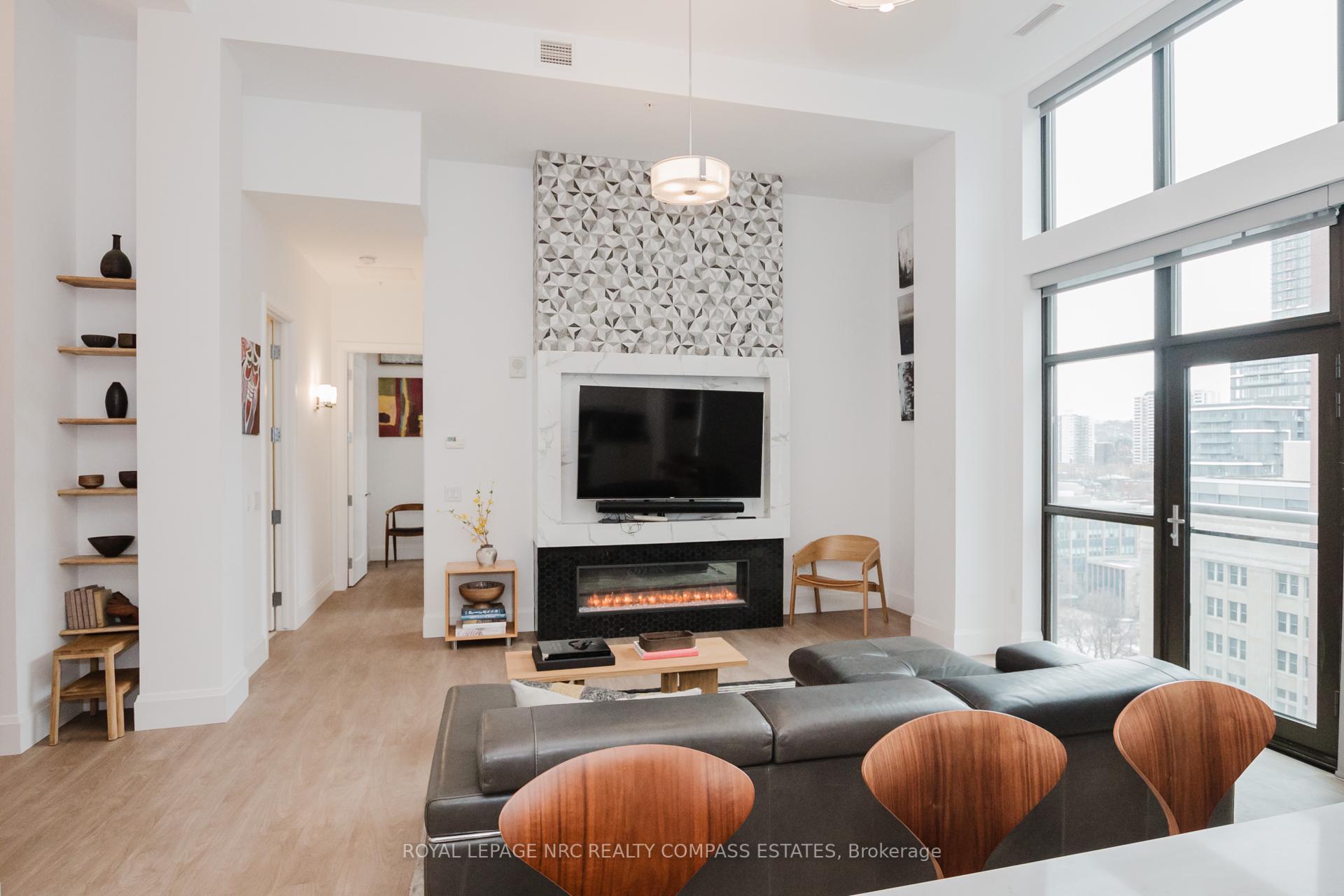 2 Bedrooms Condo at 118 King,  Hamilton For sale