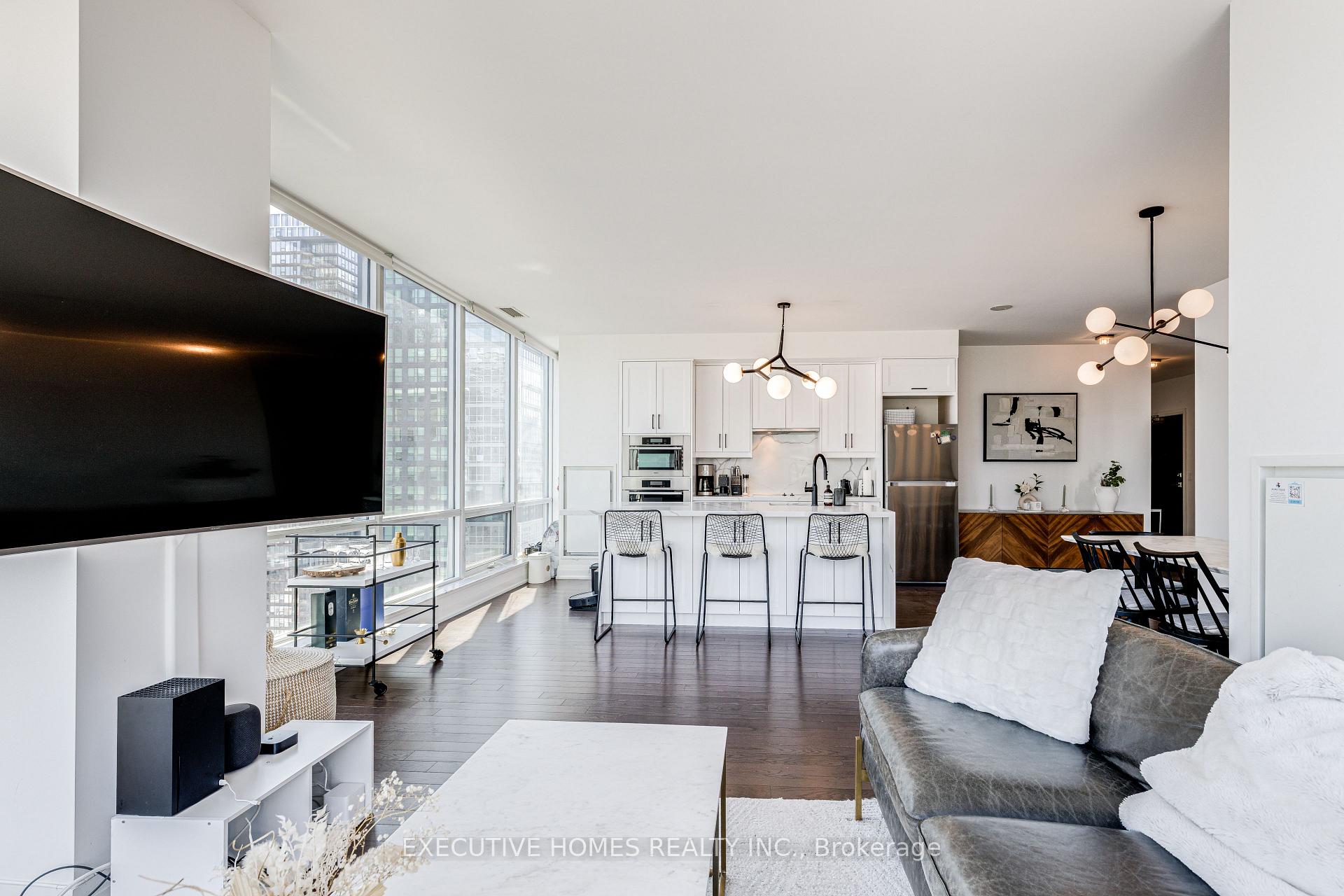 2 Bedrooms Condo at 80 John, Toronto For sale
