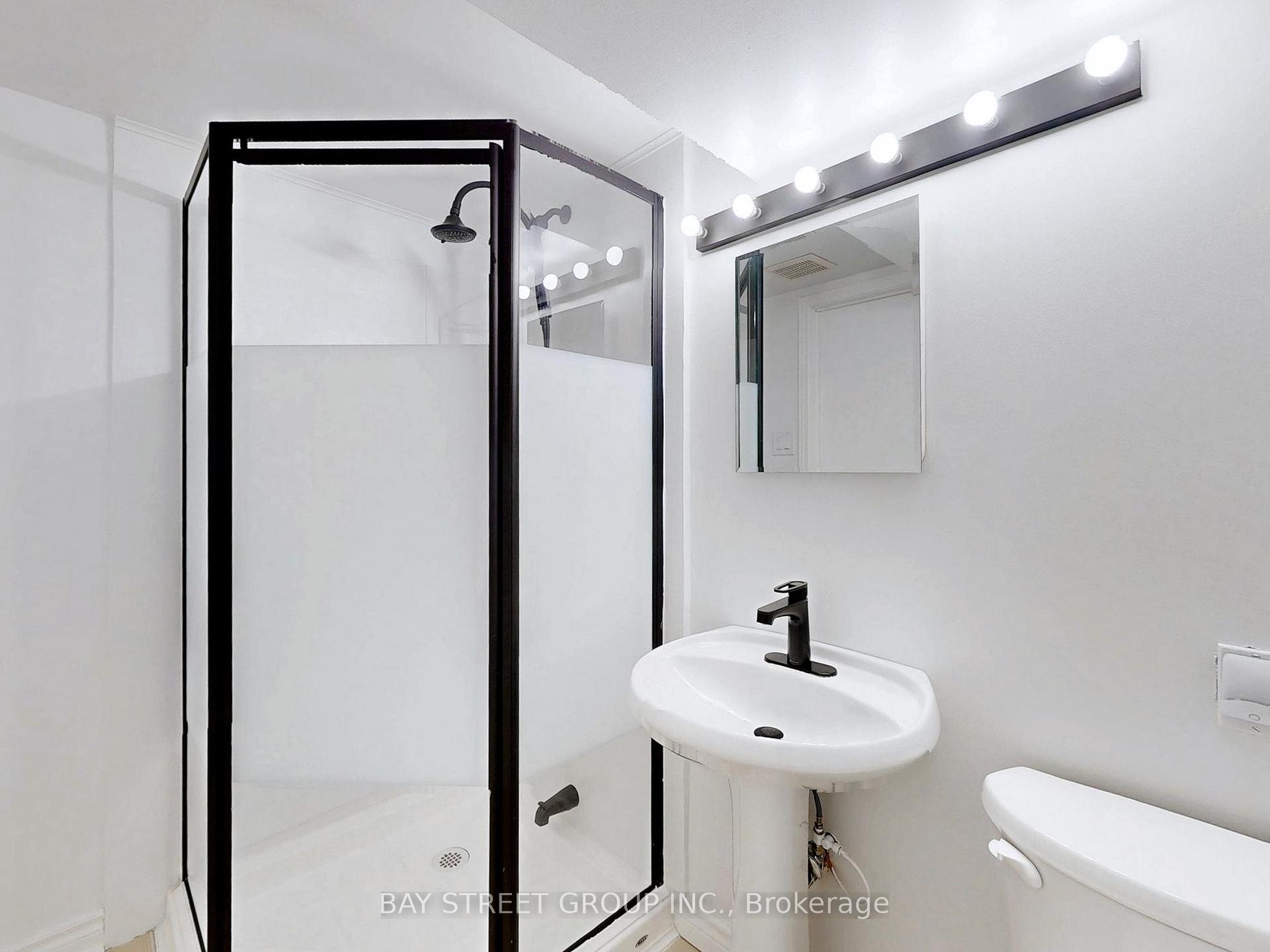 3 Bedrooms Condo at 89 Rameau, Toronto For sale