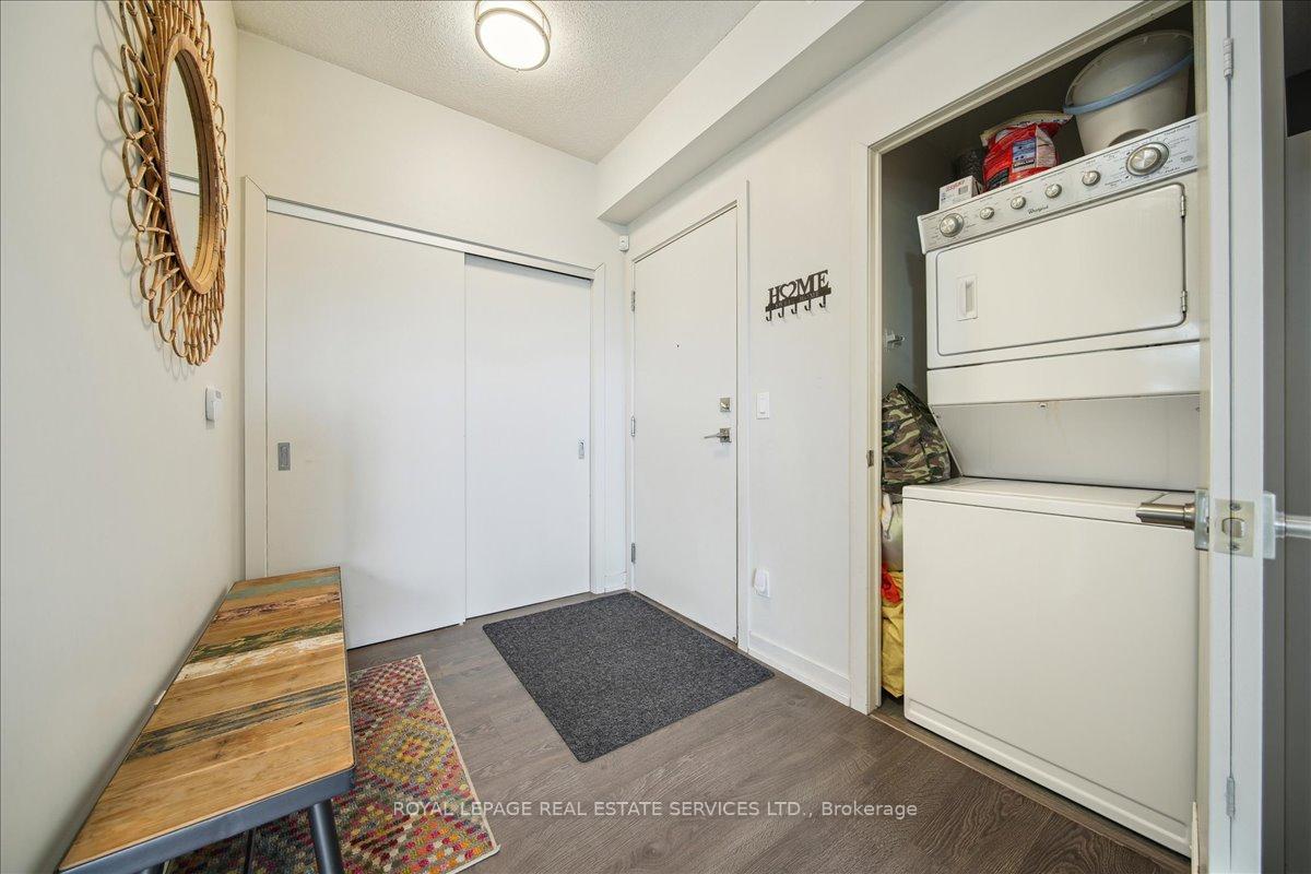 2 Bedrooms Condo at 2081 Fairview, Burlington For sale