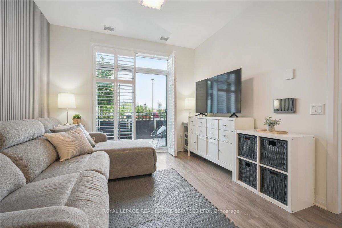 2 Bedrooms Condo at 95 DUNDAS, Oakville For sale