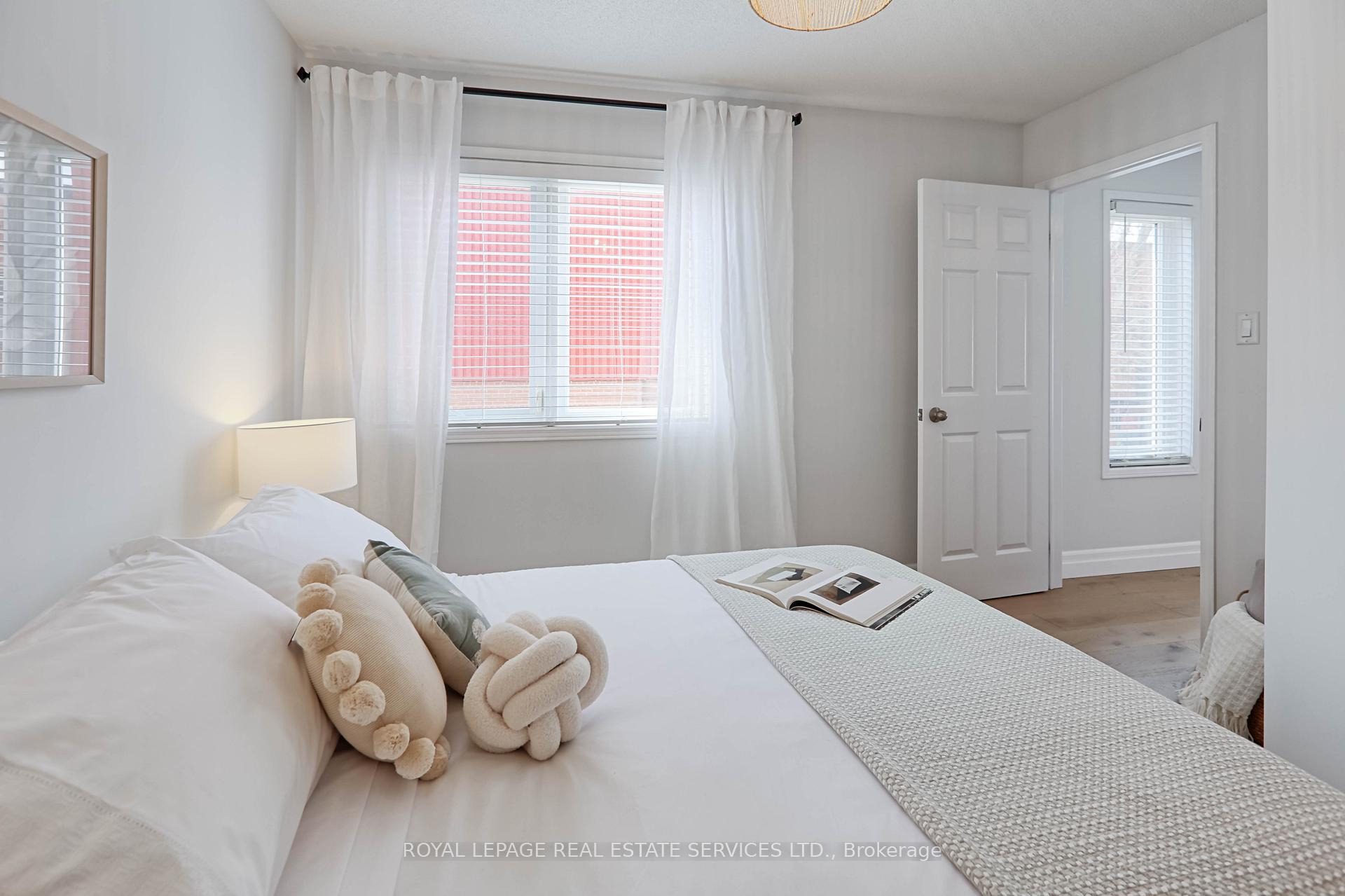 4 Bedrooms Condo at 40 Merchant, Toronto For sale