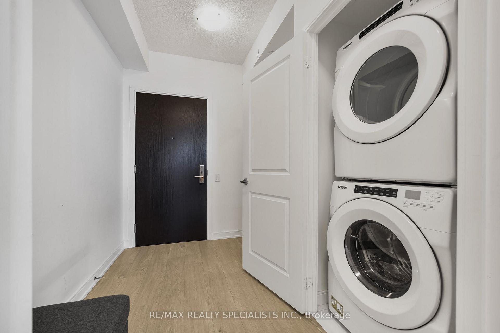 1 Bedroom Condo at 8 Nahani,  Mississauga For sale