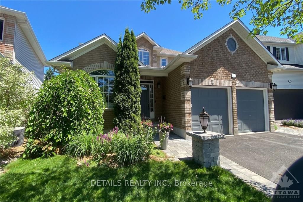 4 PELEE Street, Kanata, ON K2M 2R4